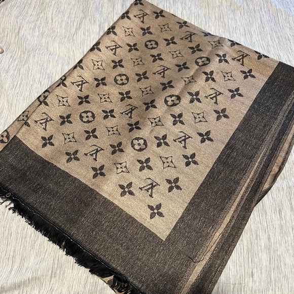 Louis Vuitton Scarf - Picture 1 of 5